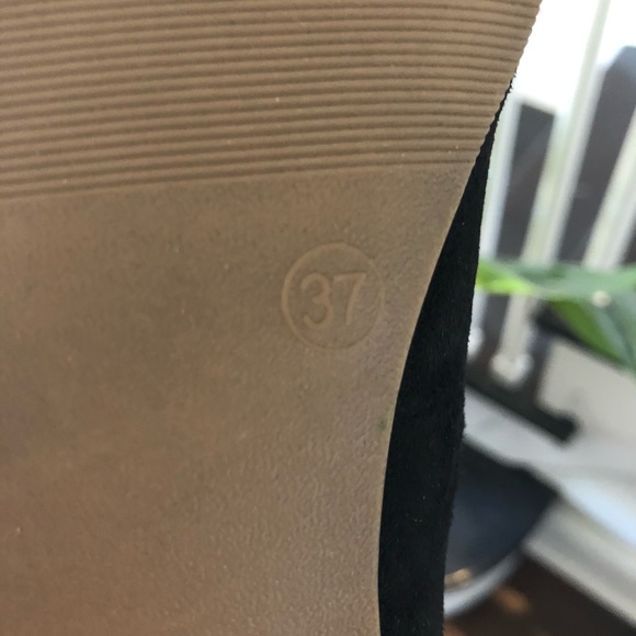 Black suede loafer size 7 or size 37 - Picture 4 of 4